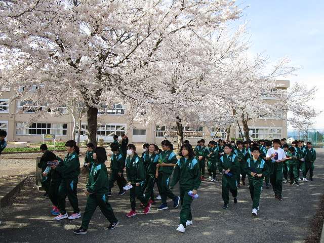 米沢市立第五中学校学校より年間計画今月の行事予定栄光の記録PTAより1学年生徒活動の記録2学年生徒活動の記録3学年生徒活動の記録メニュー